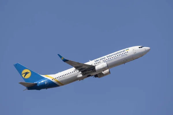 Ukrayna Uluslararası Havayolları Boeing 737 — Stok fotoğraf