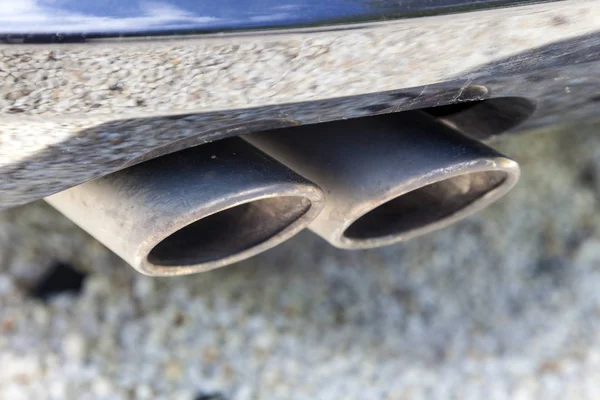 車の排気のクローズ アップ — ストック写真