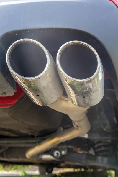 車の排気のクローズ アップ — ストック写真