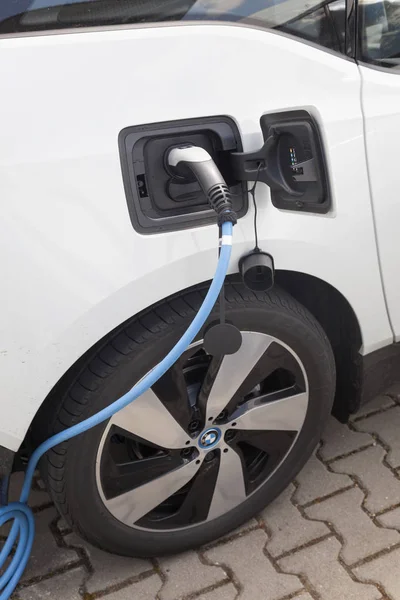 Borne de recharge pour véhicules électriques — Photo