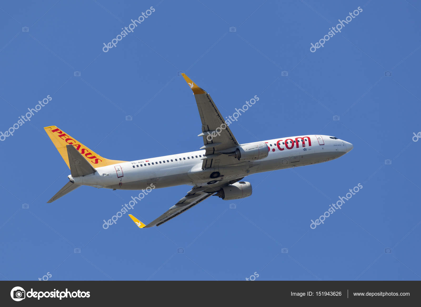 Pegasus airlines Boeing 737 — Stock Editorial Photo © philipus
