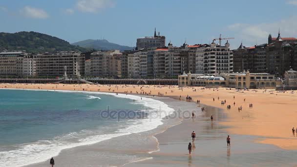 Praia em San Sebastian, Espanha — Vídeo de Stock