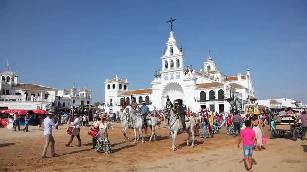 Pielgrzymi w El Rocio, Andaluzja, Południowa Hiszpania — Wideo stockowe