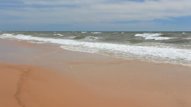 Atlantische Oceaan strand in Spanje — Stockvideo