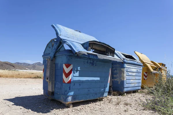 多彩的废弃物容器 — 图库照片