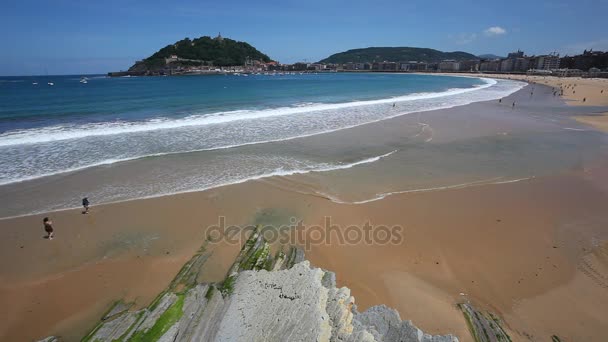 Playa en Cantabria, España — Vídeo de stock