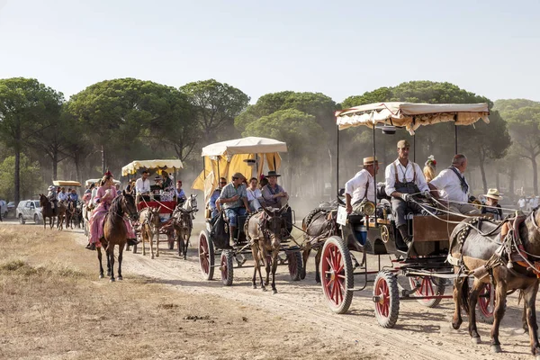 Pelgrims op de weg naar El Rocio, Spanje — Stockfoto