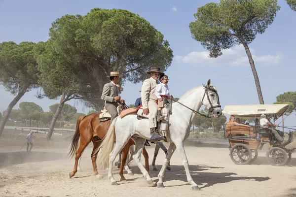 Pilger zu Pferd in el rocio, Spanien — Stockfoto