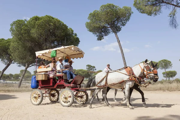 Pilgrimer på väg till El Rocío, Spain — Stockfoto