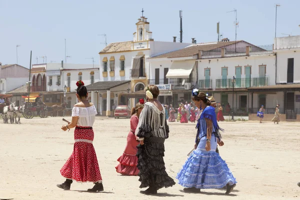 Ženské poutníci ve městě El Rocio, Španělsko — Stock fotografie