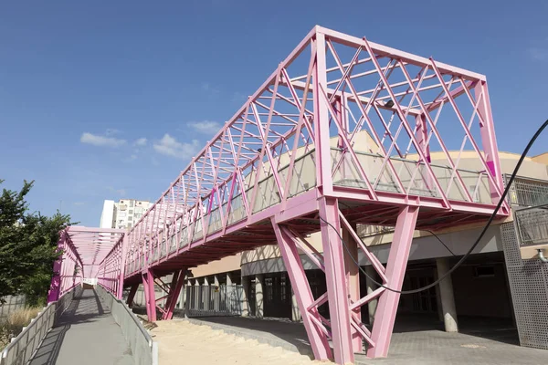 Pink pedestrian bridge in Cartagena, Spain — Stock Photo, Image