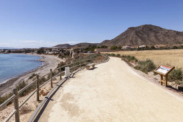 Trilha de caminhadas na costa mediterrânea em Espanha — Fotografia de Stock