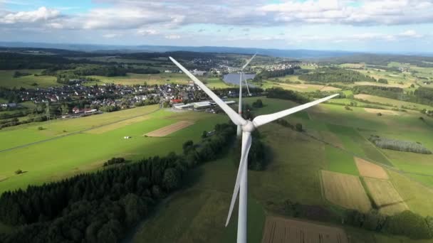 Letecký pohled na větrných turbín — Stock video