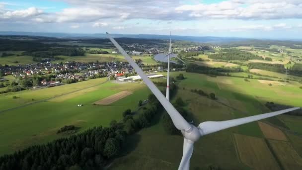 Vista aérea das turbinas eólicas — Vídeo de Stock