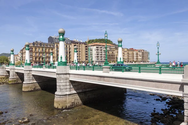 Puente de Zurriola en Cantabria, España — Foto de Stock