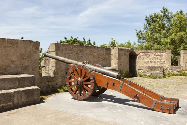 Oude kanon in San Sebastian, Spanje — Stockfoto