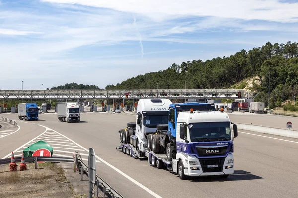 Camions sur l'autoroute en France — Photo