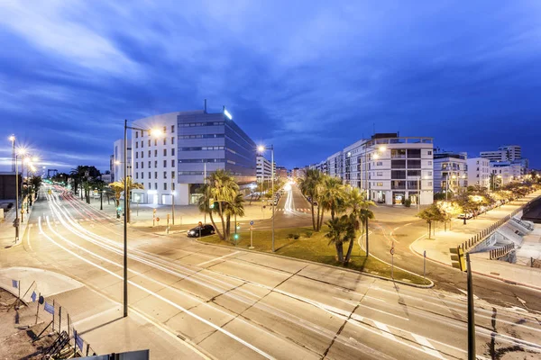 Staden Huelva nattetid, Spanien — Stockfoto