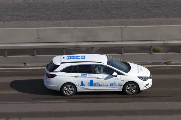 Opel Astra Sports Tourer en la autopista — Foto de Stock