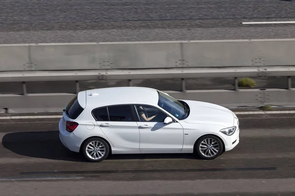 BMW Serie 1 en la carretera — Foto de Stock