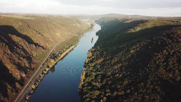 Река Мозель в Германии — стоковое видео