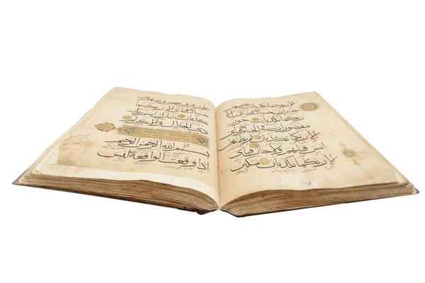 Oud boek van de quran — Stockfoto