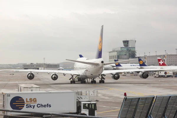 Lufthansa Boeing 747 at the Frankfurt Airport — Stock Photo, Image