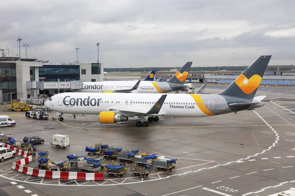 Boeing 767-300 of the Condor Airline — Stock Photo, Image