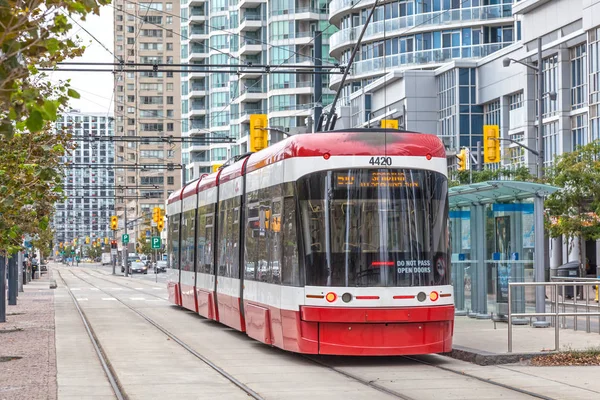 Трамвай в Торонто, Канада — стоковое фото