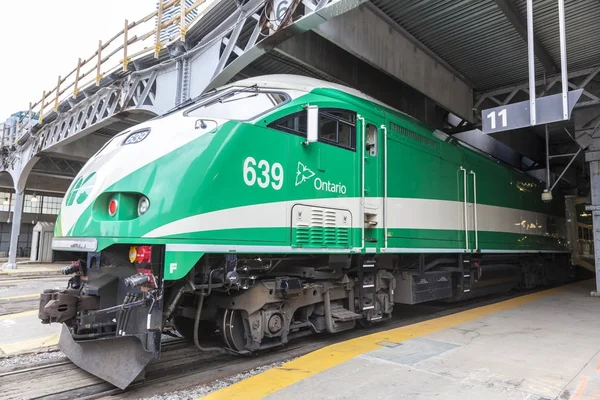 Toronto, Kanada'da transit tren geçiyor — Stok fotoğraf