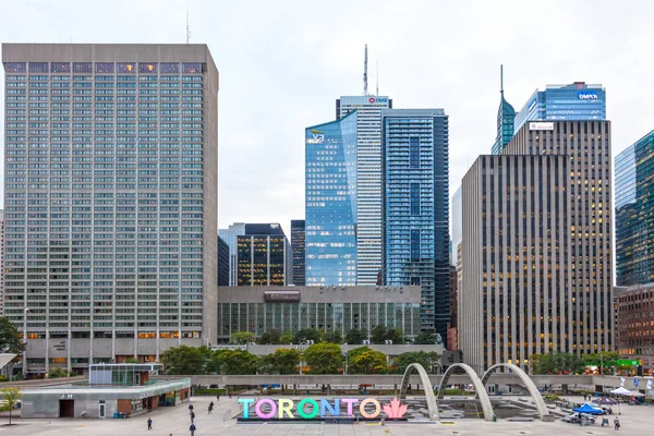 Nathan Phillips Square in Toronto, Canada — Stock Photo, Image