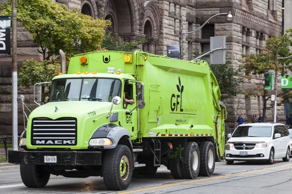 Environmental service truck in Toronto, Canada — Stock Photo, Image