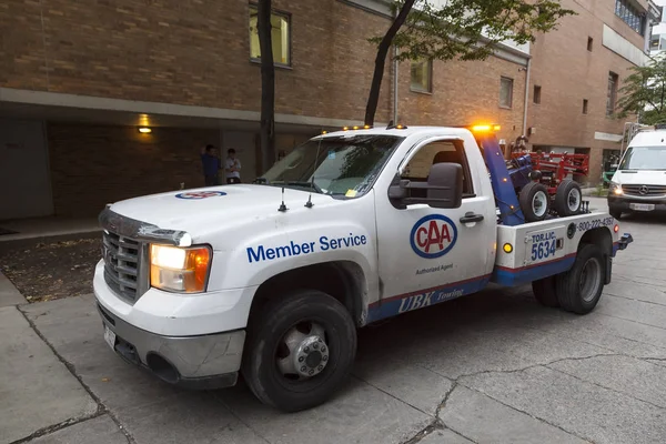 Автомобиль-эвакуатор CAA в Торонто — стоковое фото