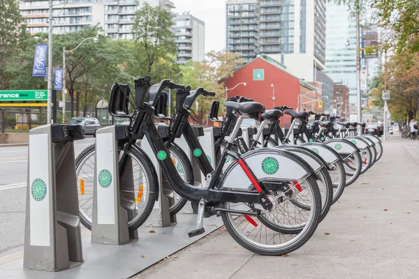 加拿大多伦多的自行车共享系统 — 图库照片