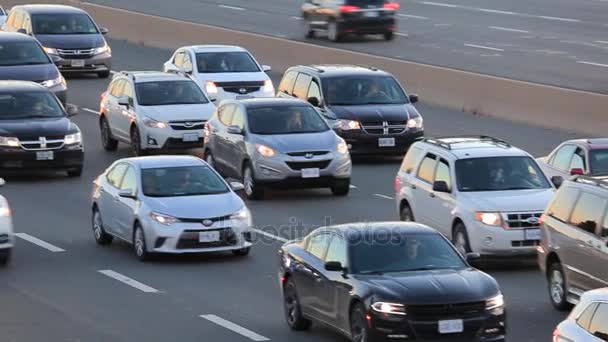 Rusningstid trafik på motorvägen — Stockvideo