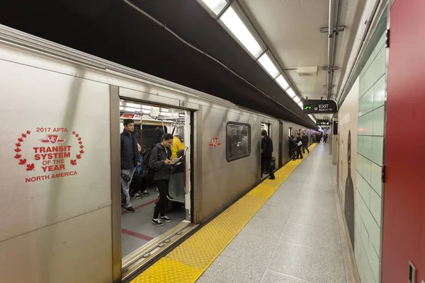 Станция метро в Торонто, Канада — стоковое фото