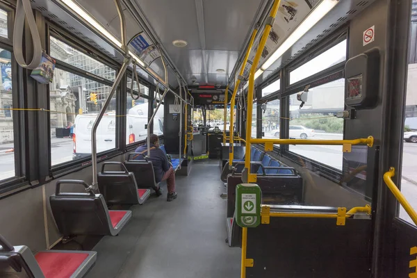 Dentro de um ônibus público em Toronto, Canadá — Fotografia de Stock