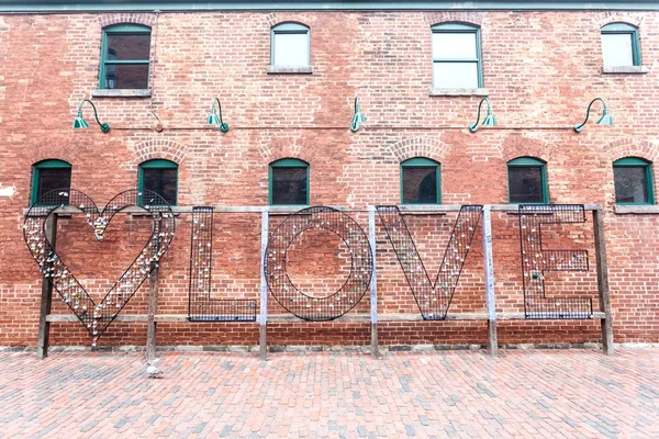 Uwielbiam zamki w Distillery District w Toronto — Zdjęcie stockowe