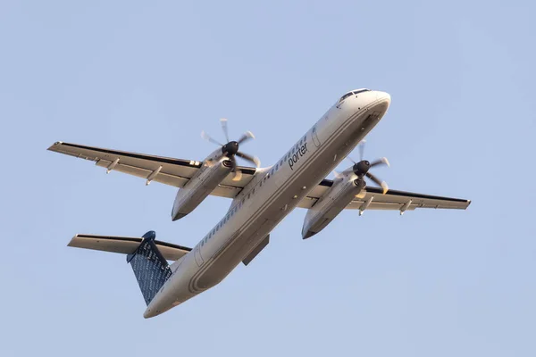 Porter Havayolları Bombardier Dash 8 uçak — Stok fotoğraf