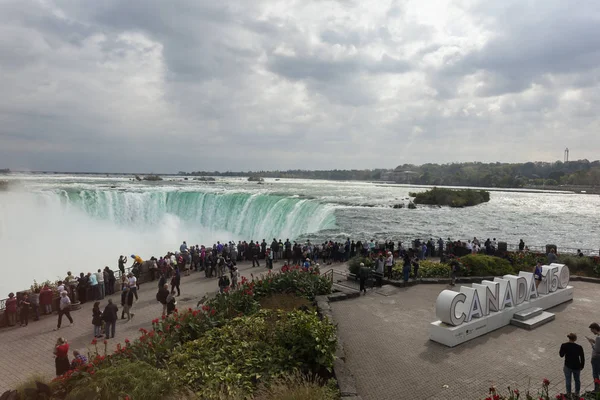 Viewing platform at the Niagara Falls, Canada — Stock Photo, Image