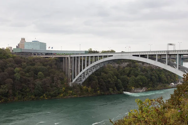 Il ponte Rainbow alle Cascate del Niagara, Canada — Foto Stock