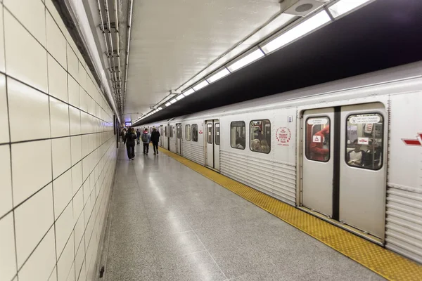 Metróállomástól, Toronto, Kanada Stock Kép