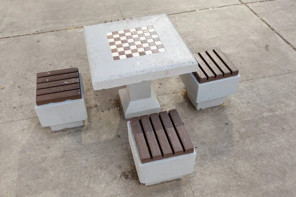 Šachový stůl v parku — Stock fotografie