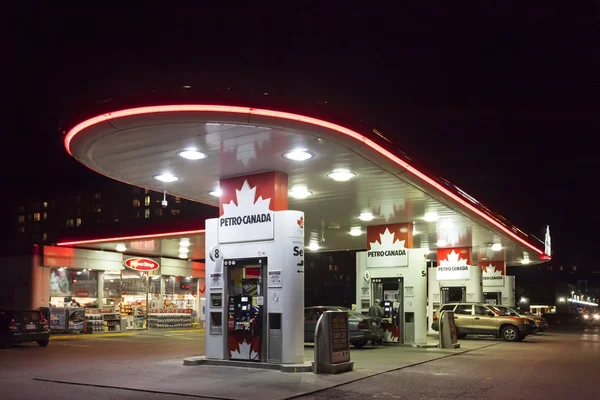 Petro Canada petrol station in Toronto — Stock Photo, Image