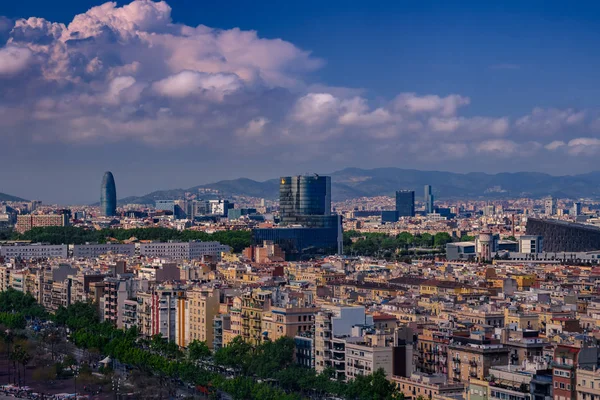 Barcelona City Bulutlu Pembe Tonlama Ile Cityscape — Stok fotoğraf