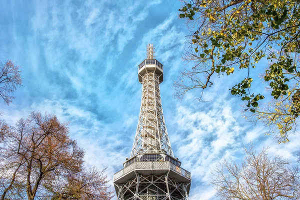 Famous Petrin tower in Prague look like Eiffel tower — Stock Photo, Image