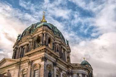 Berlin, Almanya - 9 Aralık 2019: Berliner Dom 'un bir bölümü - Almanya' nın en büyük Protestan Kilisesi.