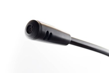 Beyaz arkaplanda mikrofon