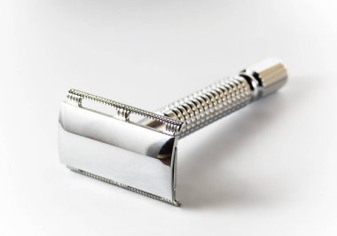 İzole çelik ustura 