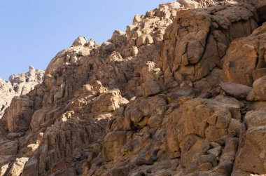 Sinai 'nin kahverengi kayalar